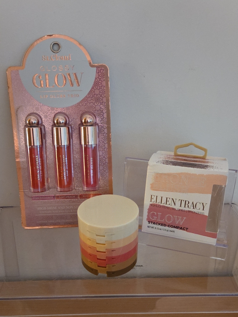 Ellen Tracy Glow Stacked Compact & Lip Gloss Set Of 3 NWT